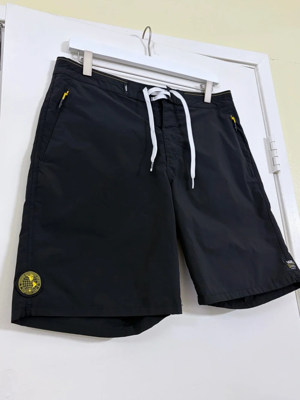 Vans x National Geographic Voyage Trunk Board Shorts Black Size 30 Limited